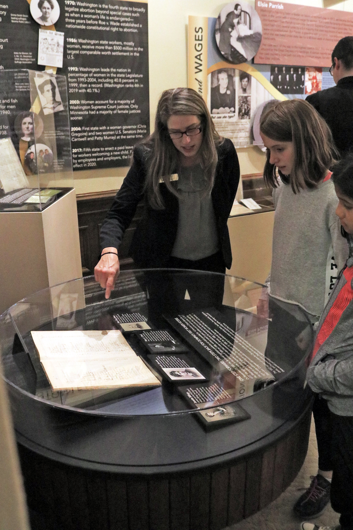 Laura Mott with student at Legacy Exhibit